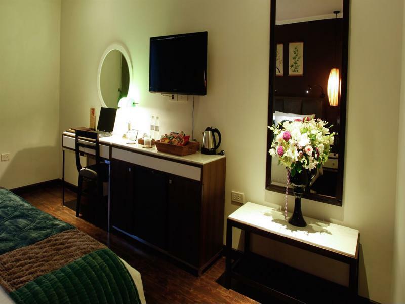 Essence Palace Hotel 3*