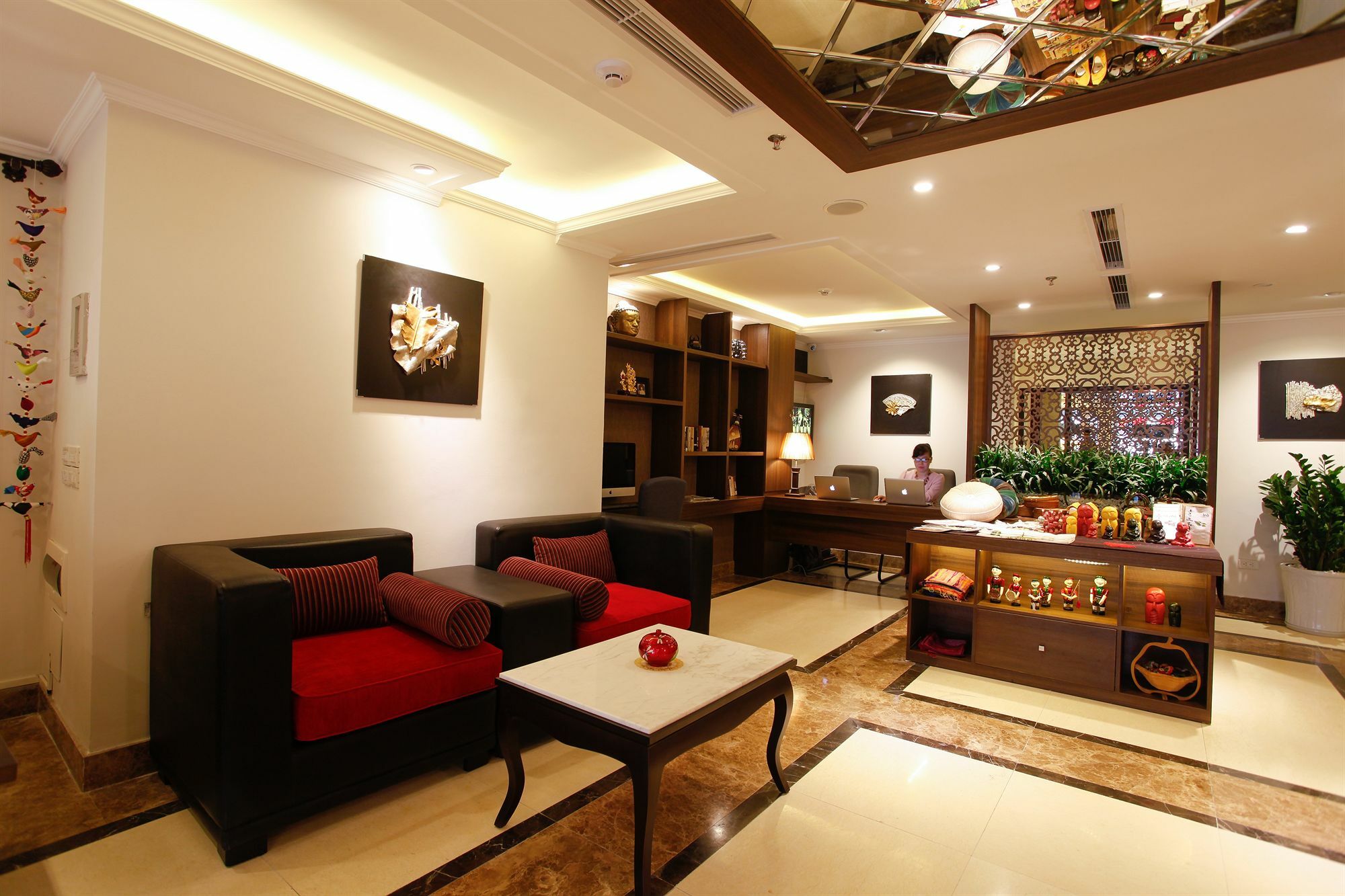 Essence Palace 3*