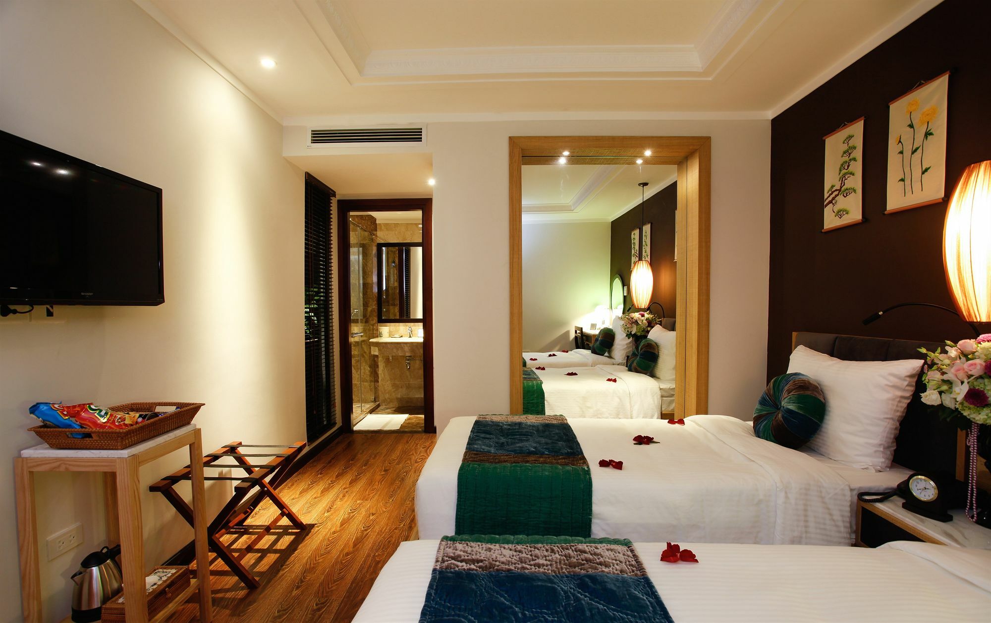 Essence Palace Hotel 3*