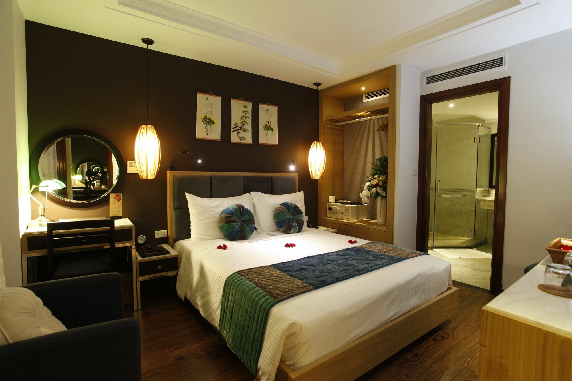 Khách sạn Essence Palace